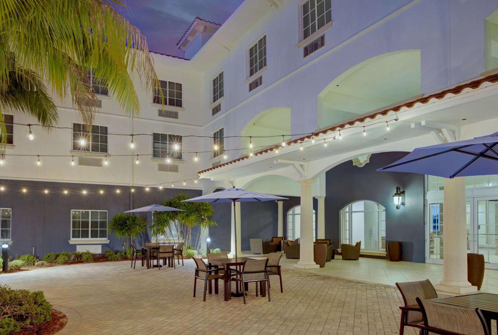 圣露西港/美国职业高尔夫球协会村希尔顿花园酒店 Port St. Lucie 外观 照片