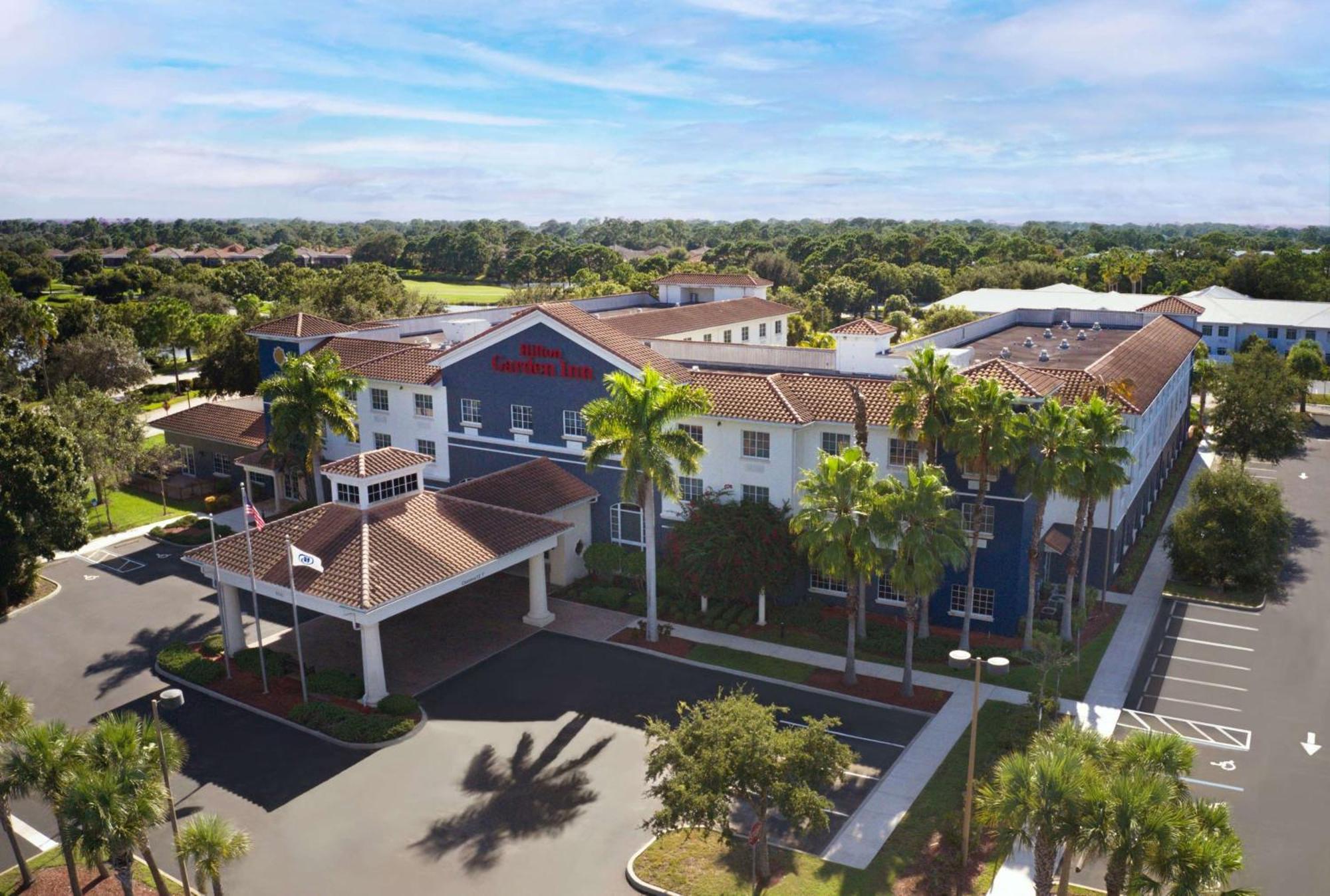 圣露西港/美国职业高尔夫球协会村希尔顿花园酒店 Port St. Lucie 外观 照片