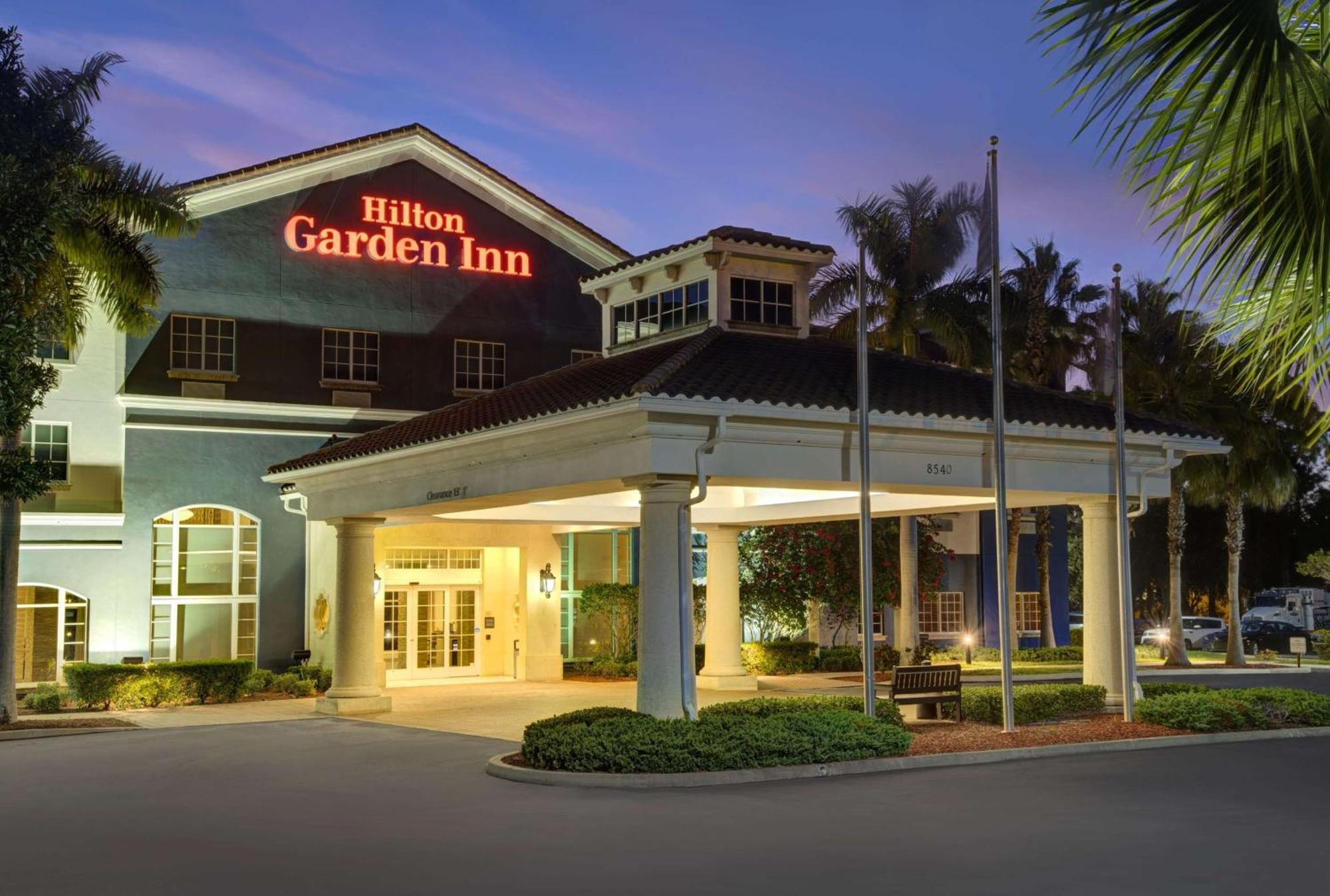 圣露西港/美国职业高尔夫球协会村希尔顿花园酒店 Port St. Lucie 外观 照片